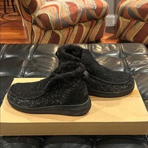 Hey Dudes  Women's Black Knit boots